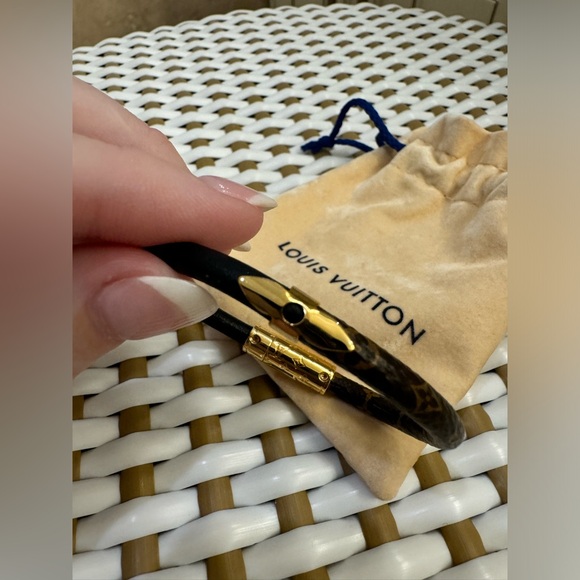 Louis Vuitton Daily Confidential Bracelet - Picture 6 of 10